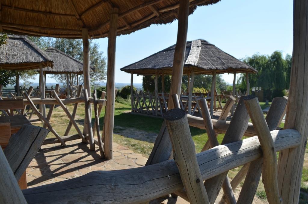 Panska Hata Hotel Nyzhnya Khortytsya ภายนอก รูปภาพ